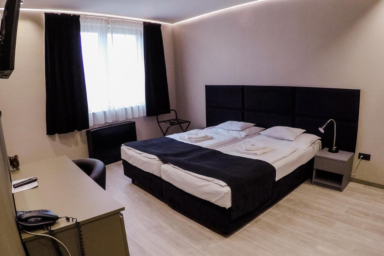 Sohaz Panzio Es Apartmanhaz 索尔诺克 外观 照片