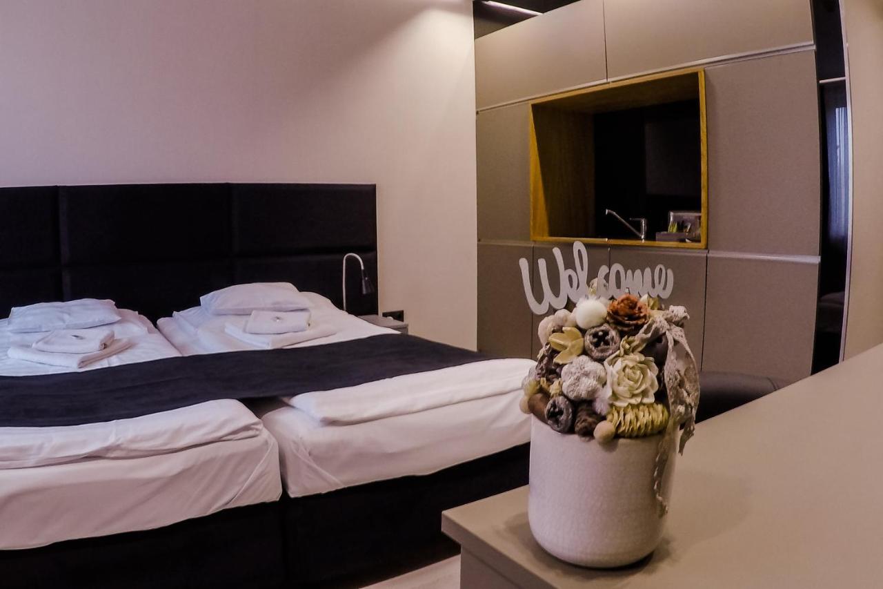 Sohaz Panzio Es Apartmanhaz 索尔诺克 外观 照片